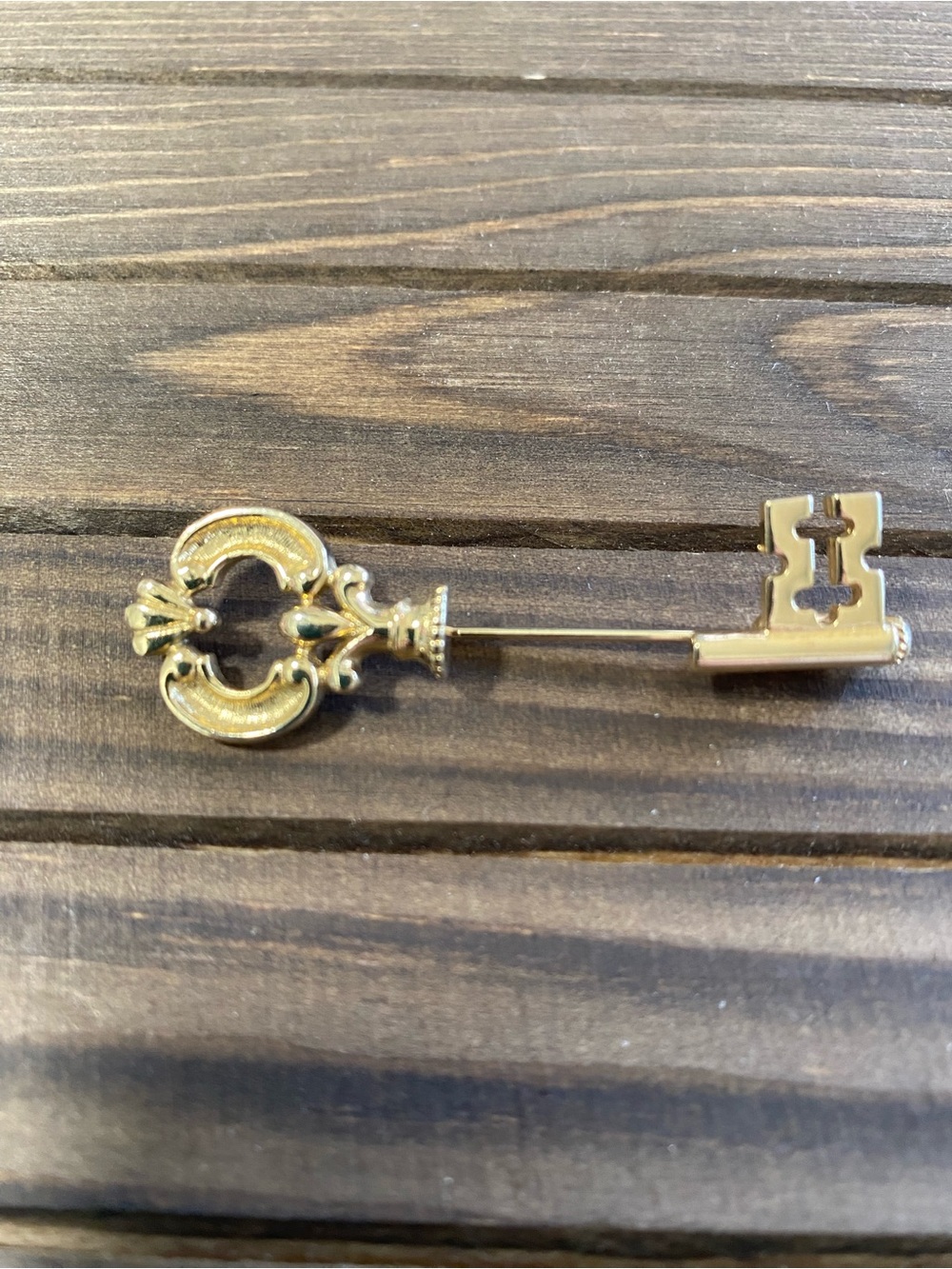Avon Gold Tone Vintage Ornate Key Brooch Stick Pin with Safety Clasp